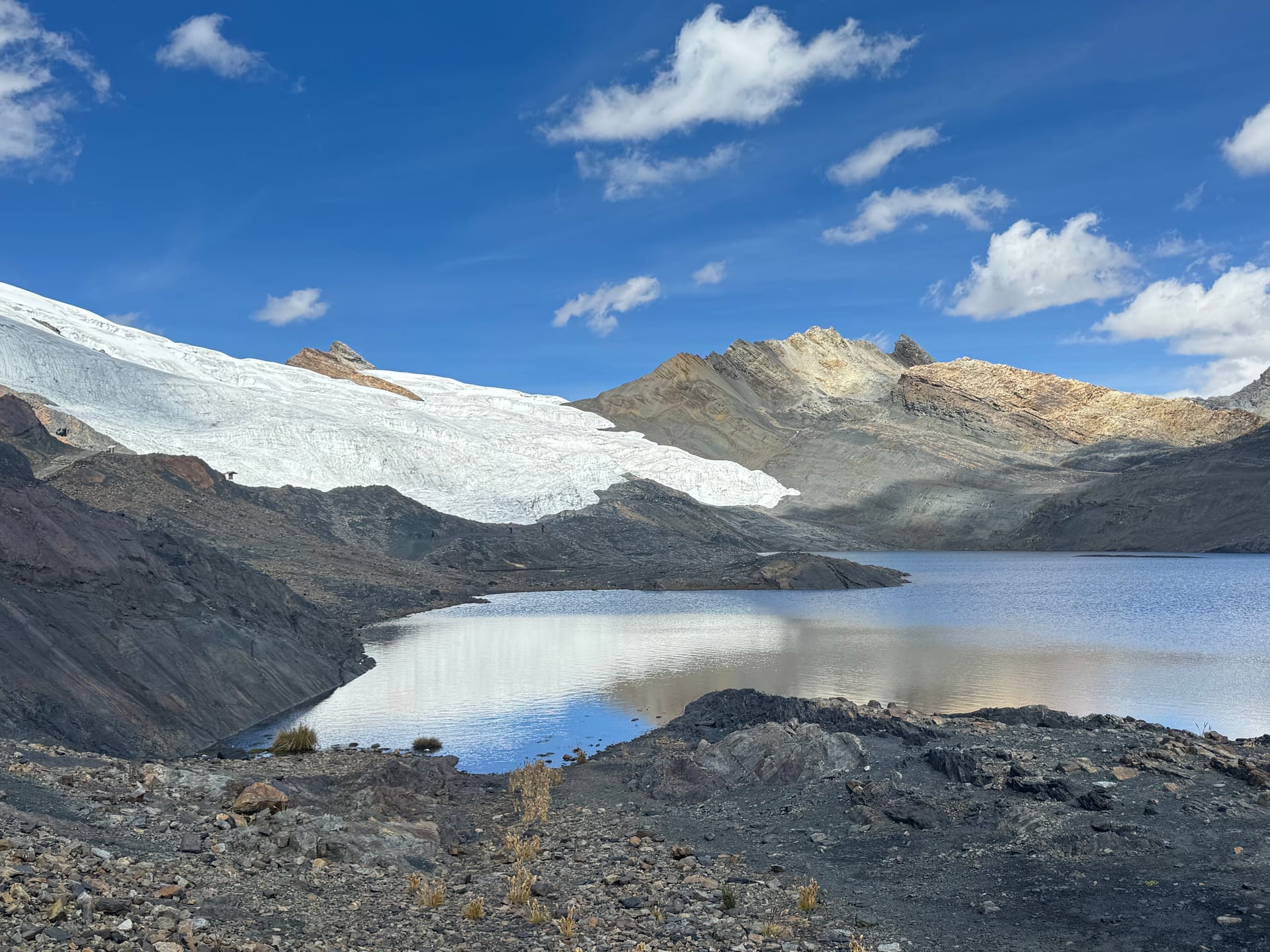 Lagune au pied du glacier Pastoruri