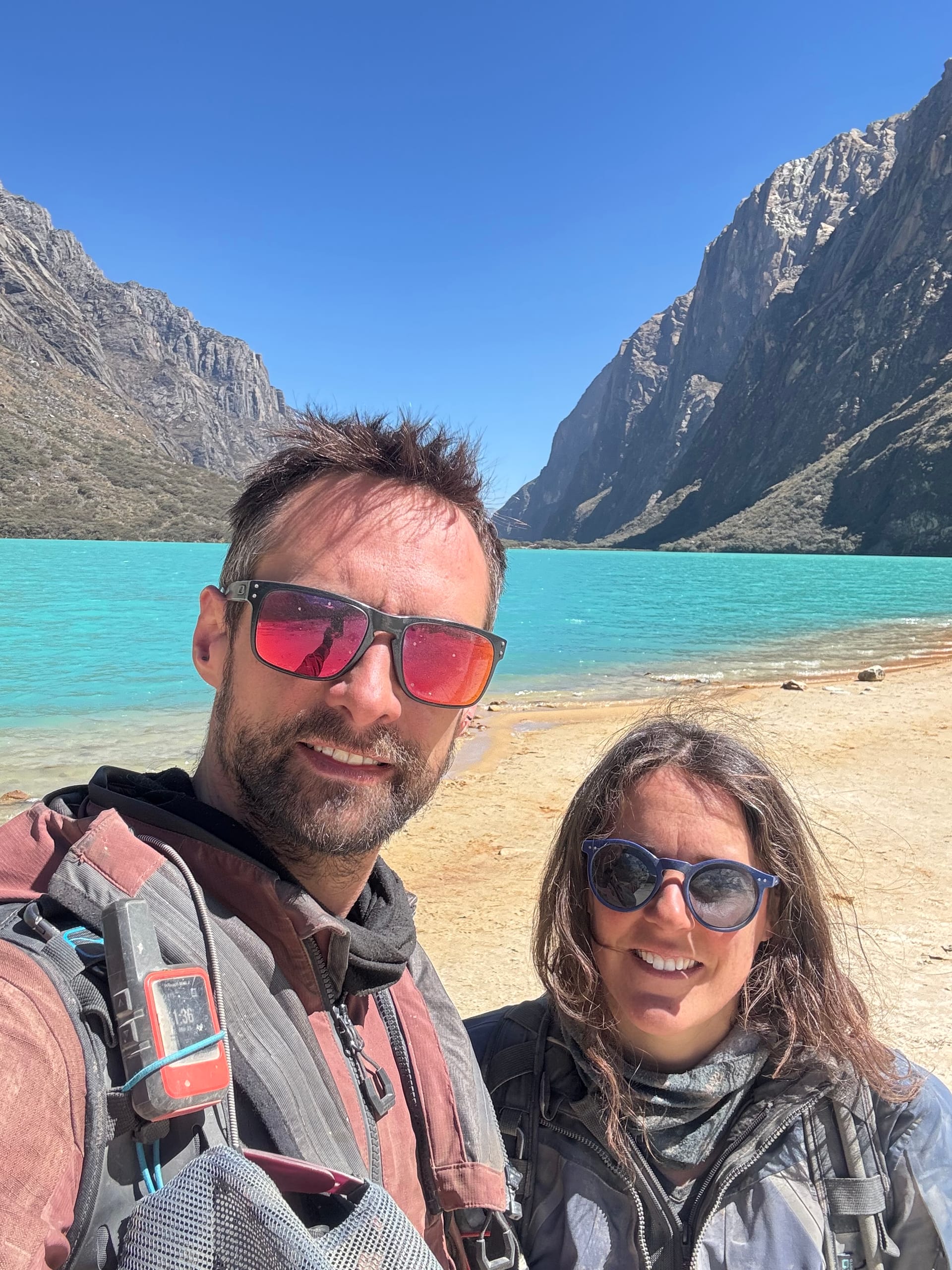 Selfie de Thomas et Adeline au bord de la Laguna Parón